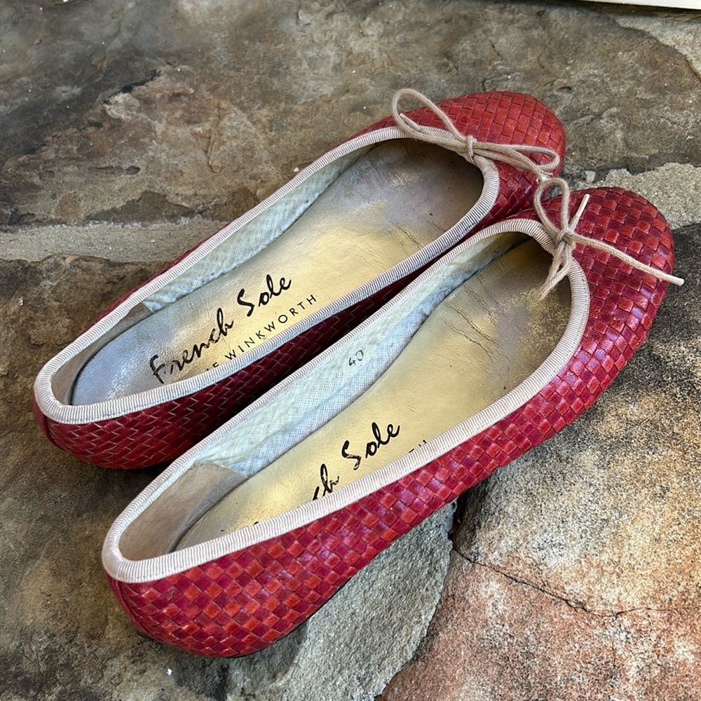French Sole/ red leather ballet flats
